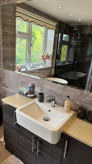 Stunning Double Bedroom Greenwich London With Private Bathroom מראה חיצוני תמונה